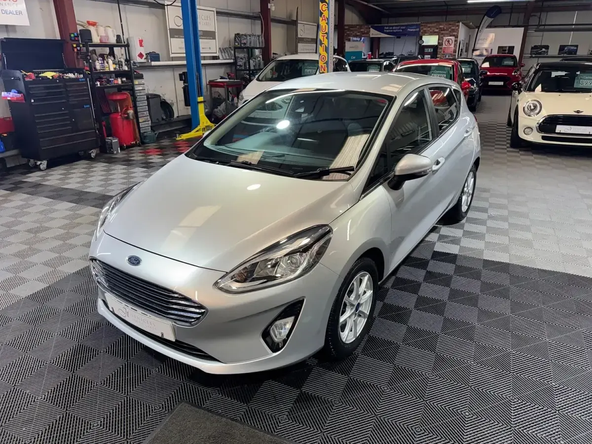 Used Ford Fiesta Zetec 100 HP (73 kW) 2017 Silver Hatchback