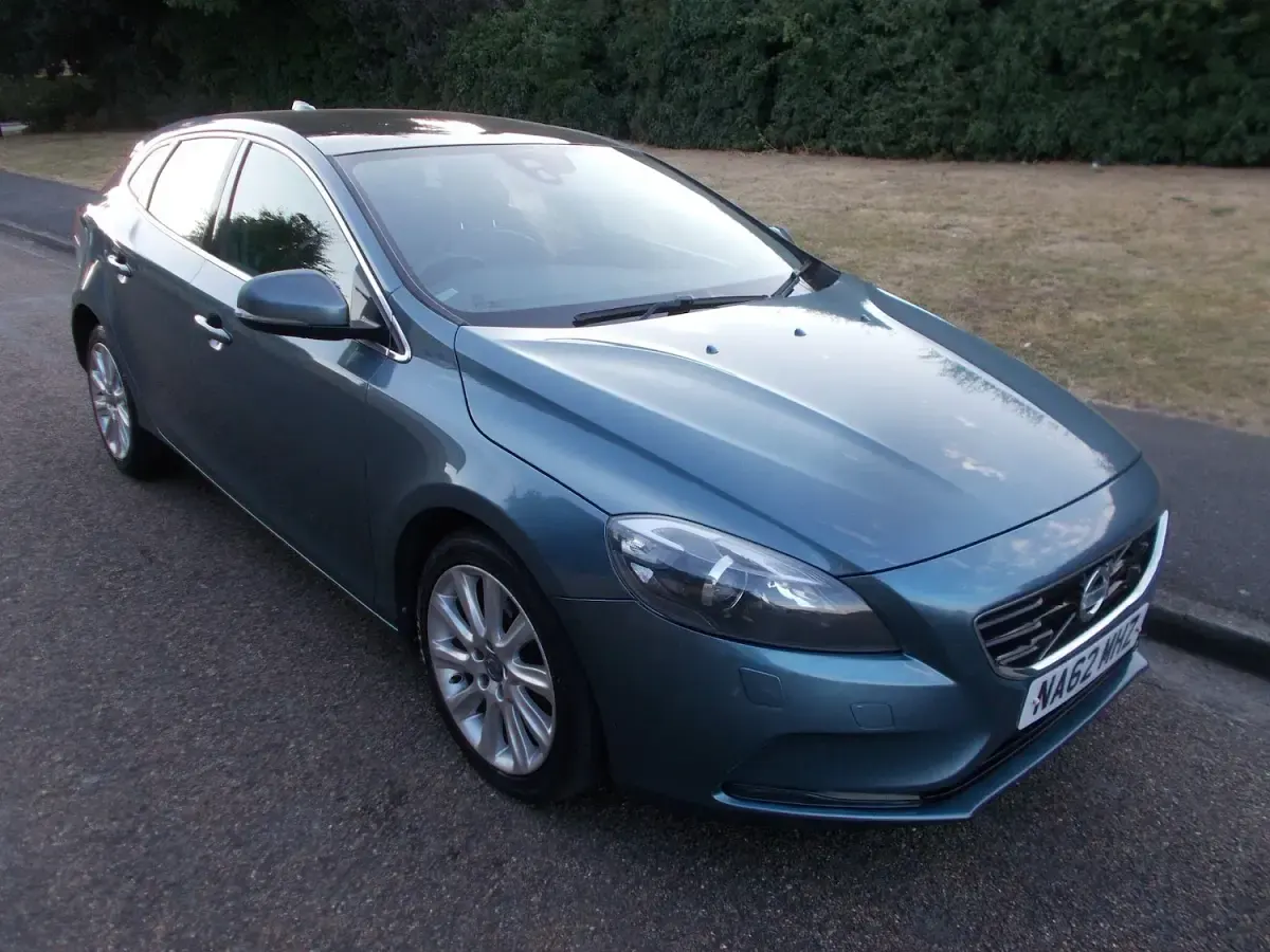 Used Volvo V40 SE Lux 115 HP (84 kW) 2012 Blue Hatchback