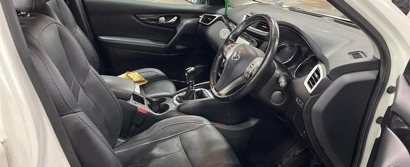 Used Nissan Qashqai Tekna 2016 Pure white SUV