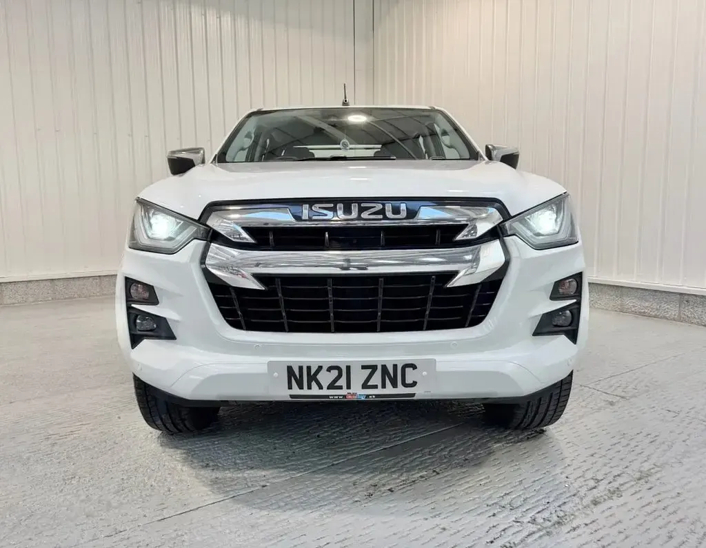 Used Isuzu Pick up 164 HP (120 kW) 2021 White Pickup