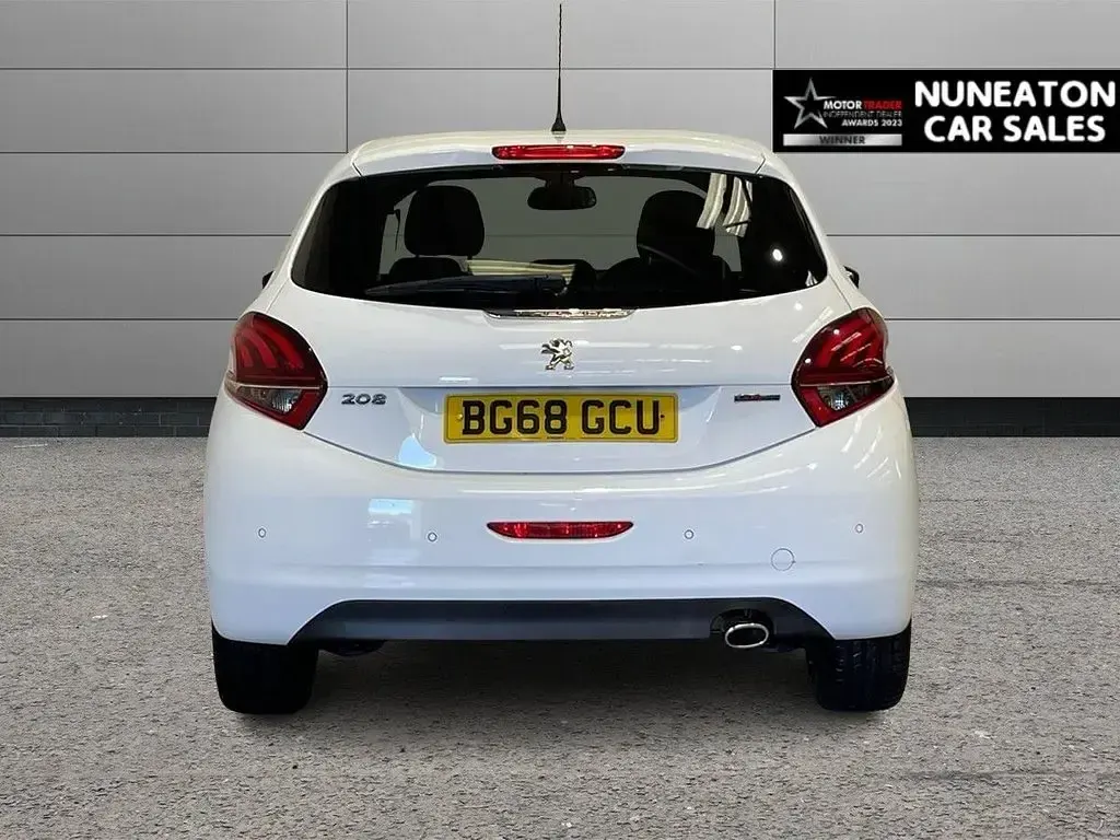 Used Peugeot 208 GT-line 110 HP (80 kW) 2018 White Hatchback
