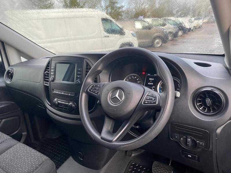 Used Mercedes e-Vito Progressive 85 kW (116 HP) 2022 White MPV