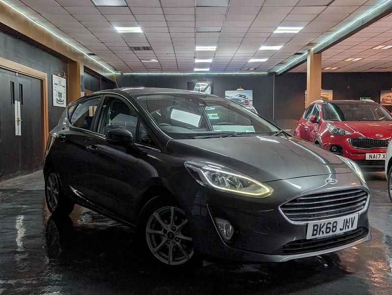 Used Ford Fiesta Zetec 100 HP (73 kW) 2018 Grey Hatchback