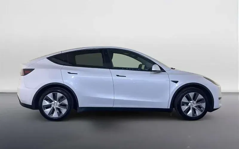 Used Tesla Model Y Standard Range 219 kW (299 HP) 2023 White SUV