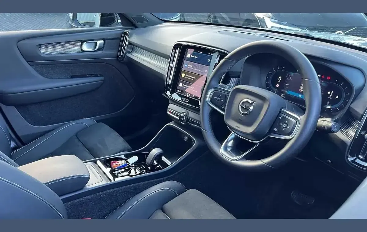 Used Volvo XC40 Plus 161 HP (118 kW) 2026 Grey SUV
