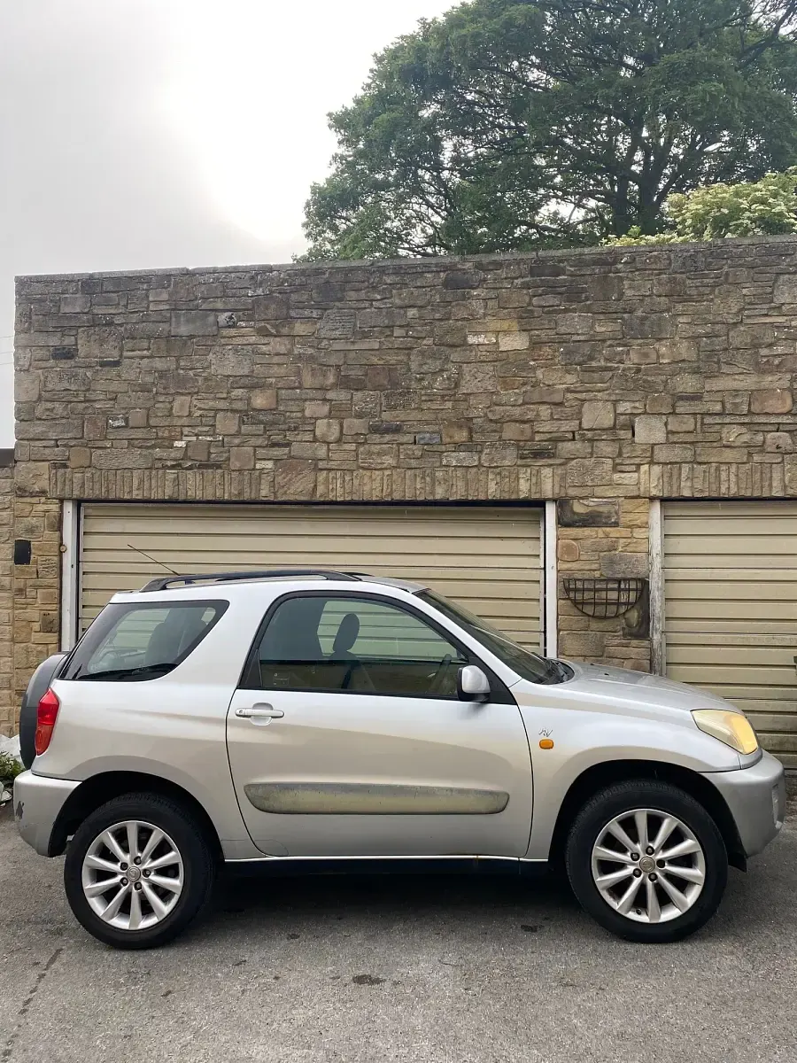 Used Toyota RAV4 125 HP (91 kW) 2003 Silver SUV
