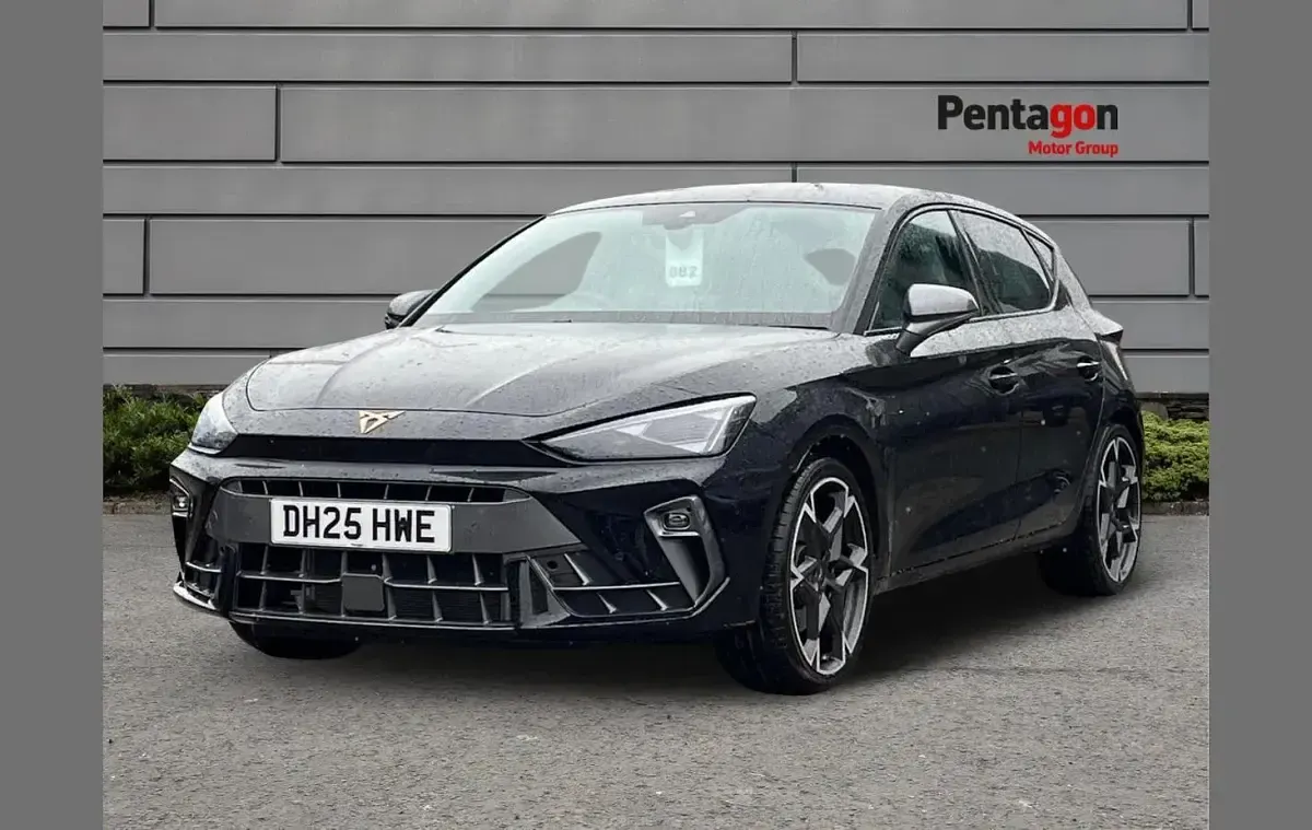 Used Cupra Leon 147 HP (108 kW) 2025 Black Hatchback