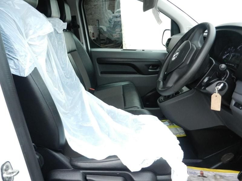 Used Vauxhall Vivaro 100 HP (73 kW) 2021 White MPV