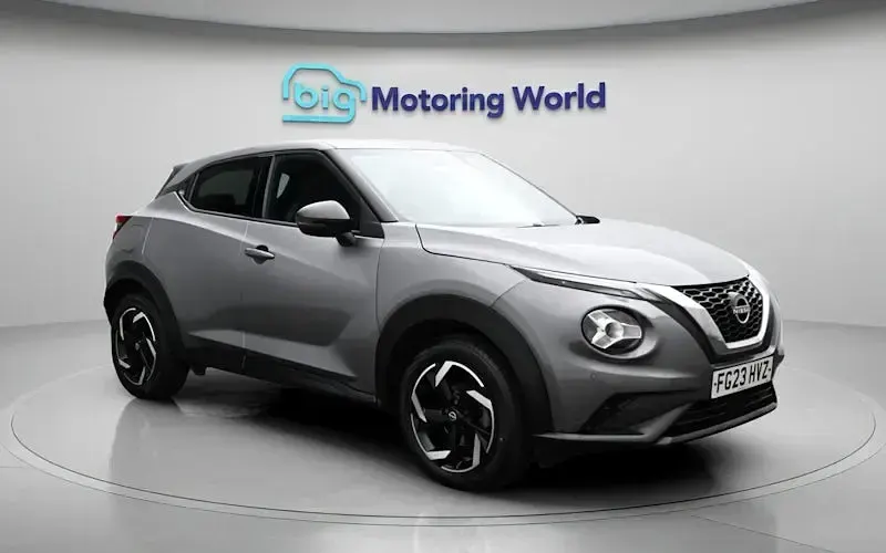 Usado Nissan Juke N-Connecta 114 CV (83 kW) 2023 Gris SUV