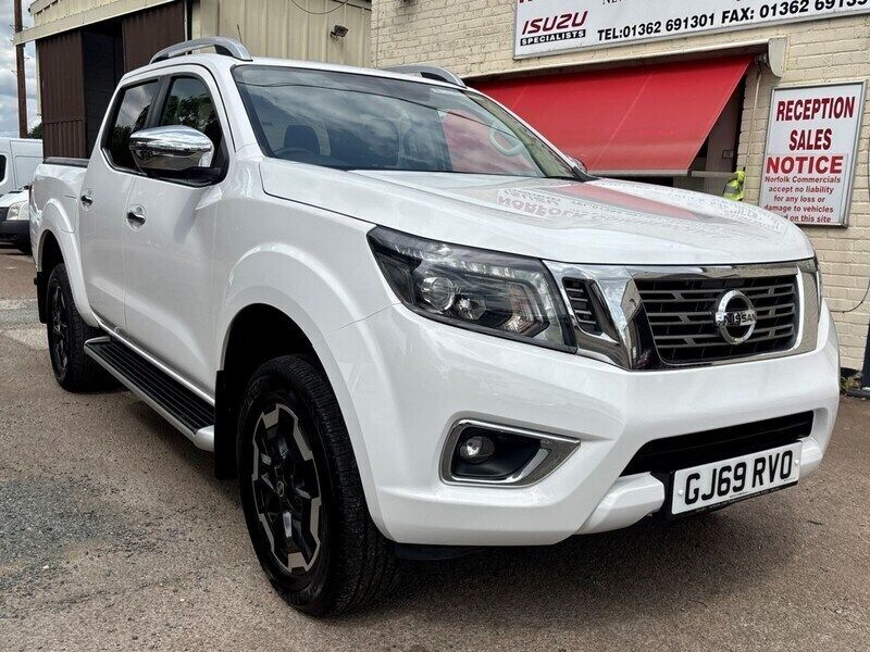 White Used 2019 Nissan Navara Tekna Pickup | £16,995 (Fair price) - Image 1/4