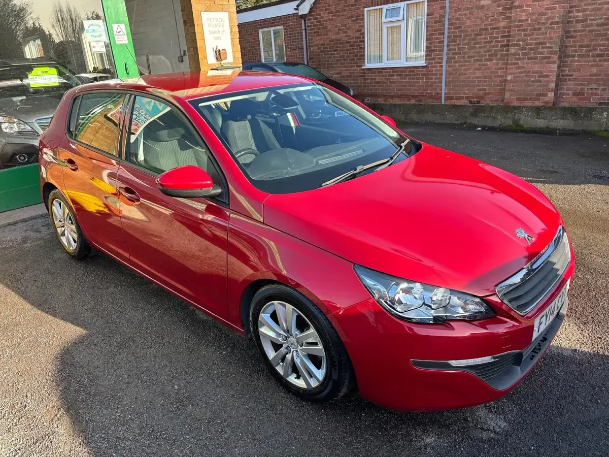 Used Peugeot 308 Active 100 HP (73 kW) 2014 Red Hatchback