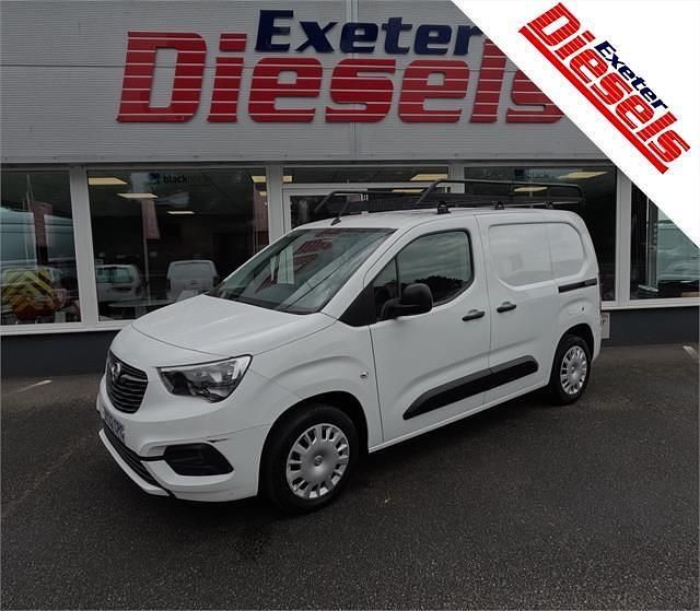 White Used 2022 Vauxhall Combo Sportive MPV | £9,989 (Fair price) - Image 1/4
