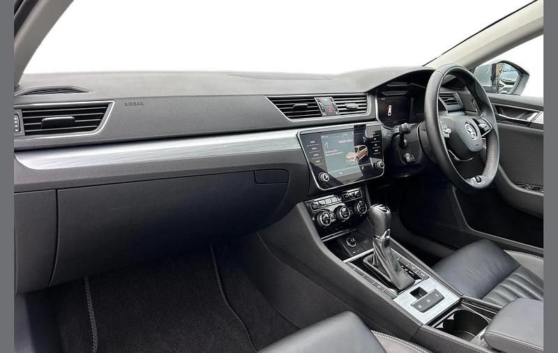 Used Skoda Superb SE Technology 147 HP (108 kW) 2023 Brilliant silver metallic Estate