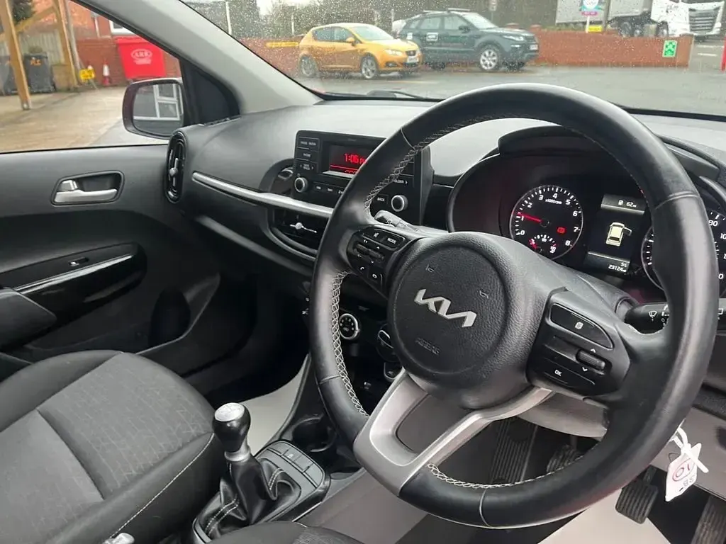 Używany Kia Picanto 66 KM (48 kW) 2023 Czerwony Hatchback