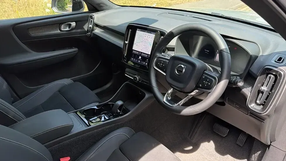 Used Volvo XC40 Plus 161 HP (118 kW) 2025 Grey SUV