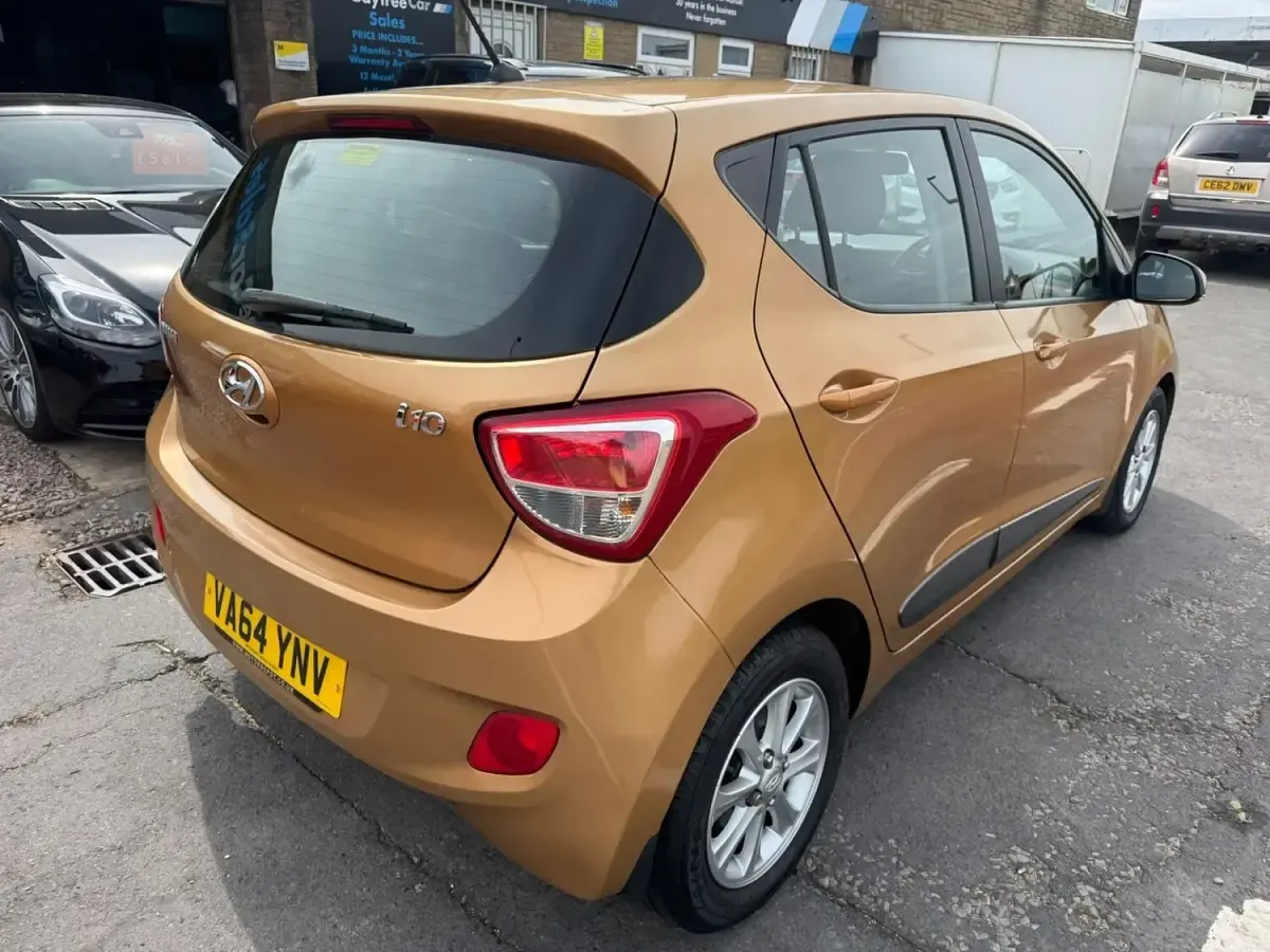 Used Hyundai i10 Premium 2015 Orange Hatchback