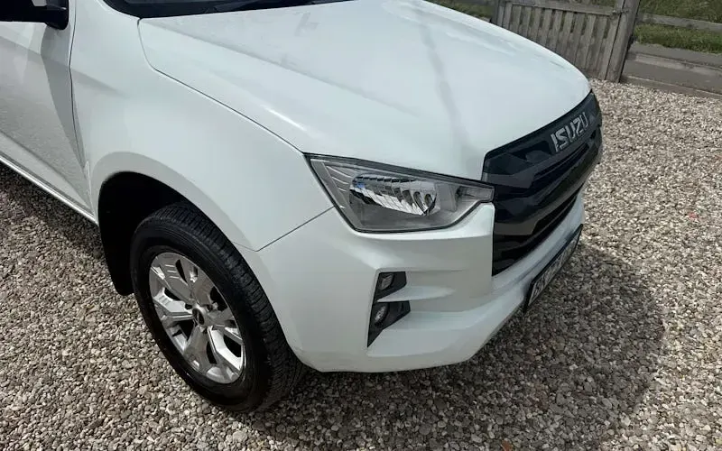 Used Isuzu D-Max 165 HP (121 kW) 2023 White Pickup
