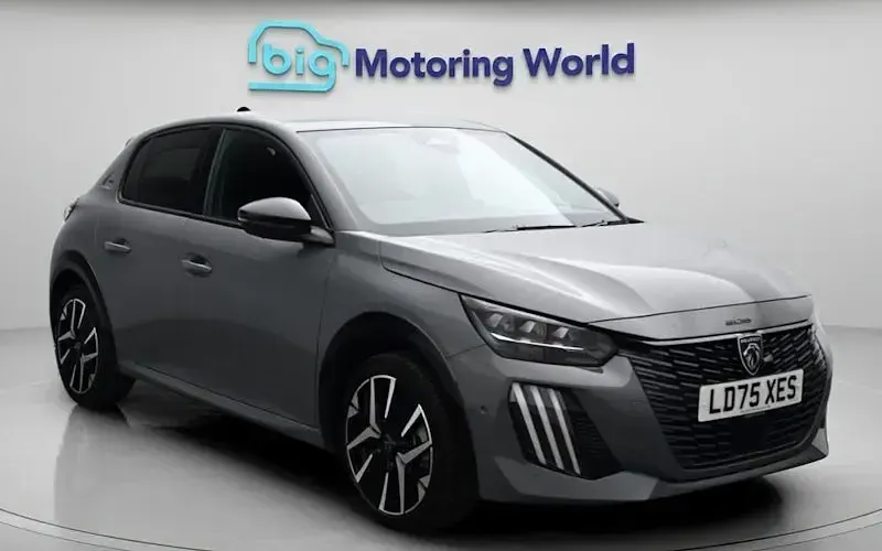 Used Peugeot 208 Premium 101 HP (74 kW) 2025 Hatchback
