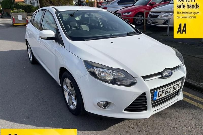 Used Ford Focus Zetec 2012 White Hatchback