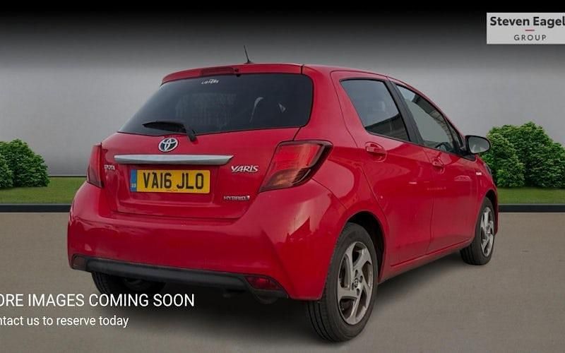 Used Toyota Yaris Hybrid 101 HP (74 kW) 2016 Hatchback