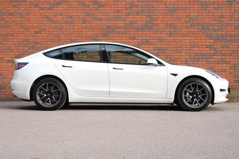 Used Tesla Model 3 RWD 208 kW (283 HP) 2023 White Sedan