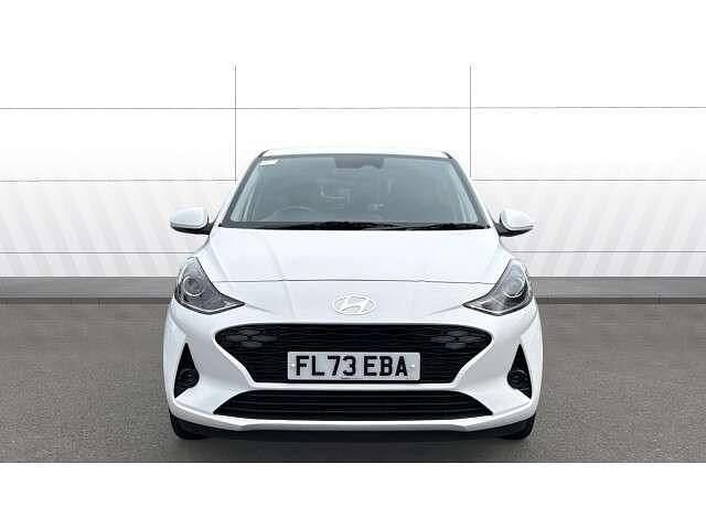 Used Hyundai i10 Premium 67 HP (49 kW) 2023 White Hatchback