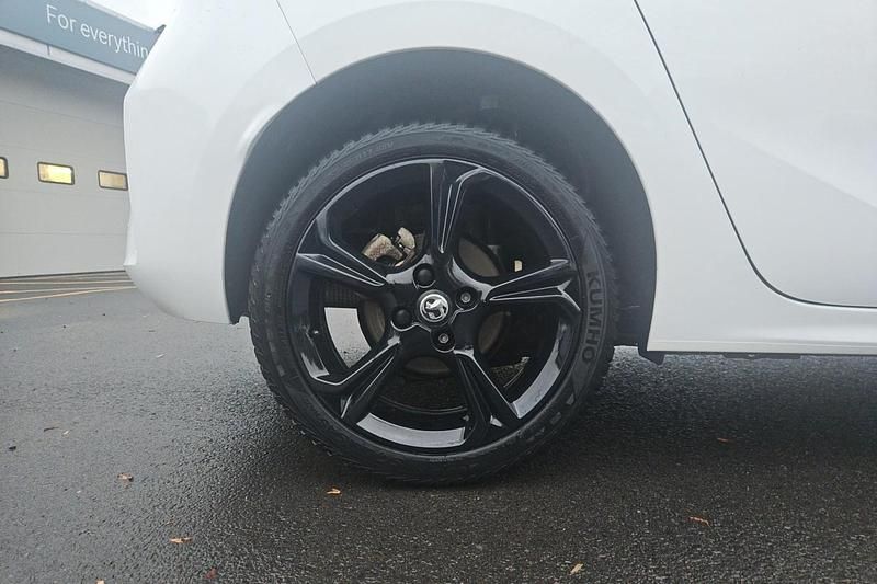 Used Vauxhall Corsa SRi 100 HP (73 kW) 2021 White Hatchback