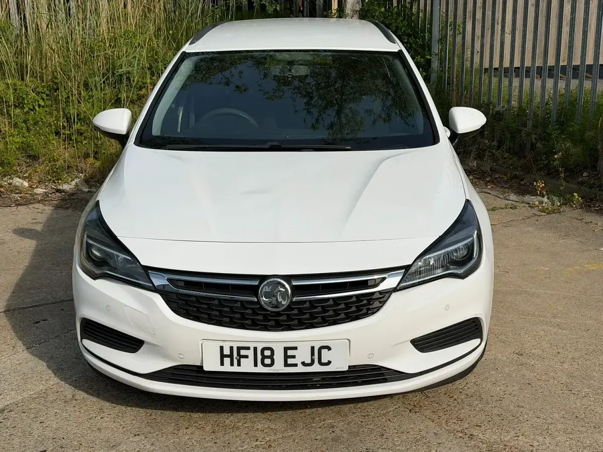 Used Vauxhall Astra 2018 White Estate