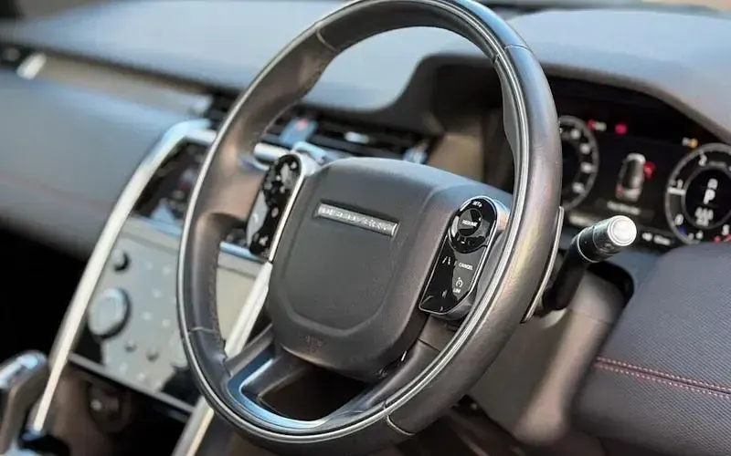 Used Land Rover Discovery Sport SE Dynamic 180 HP (132 kW) 2020 Black SUV