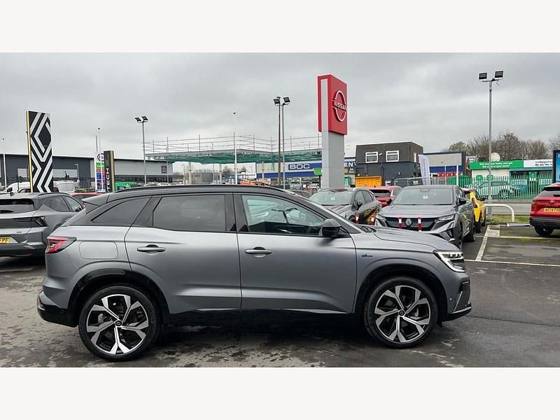 Used Renault Austral Iconic Esprit Alpine 200 HP (147 kW) 2024 Grey/black  SUV