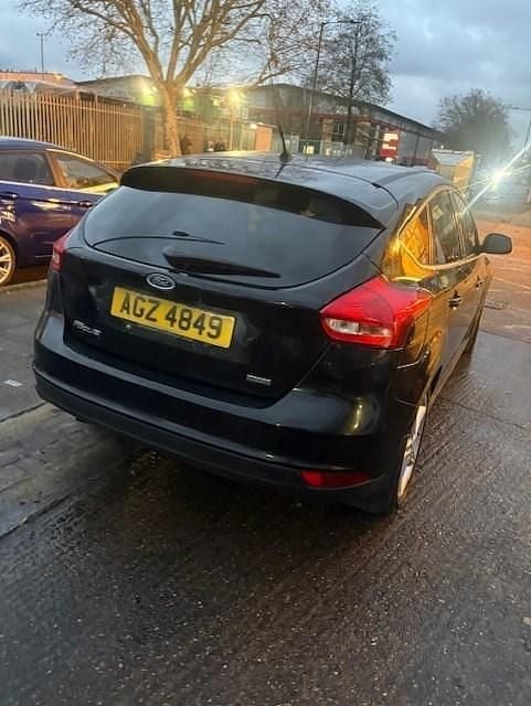 Used Ford Focus Zetec 100 HP (73 kW) 2015 Black Hatchback