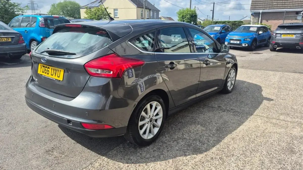 Używany Ford Focus Titanium 2016 Szary Hatchback