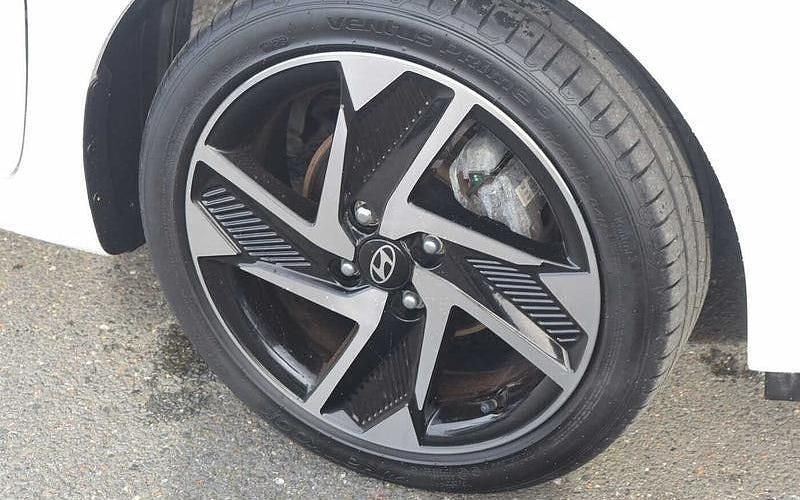 Used Hyundai i10 Premium 84 HP (61 kW) 2023 Hatchback