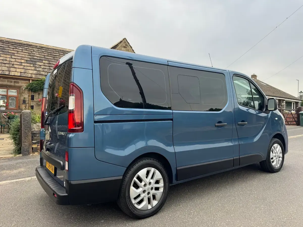 Used Renault Trafic Business 2018 Blue MPV