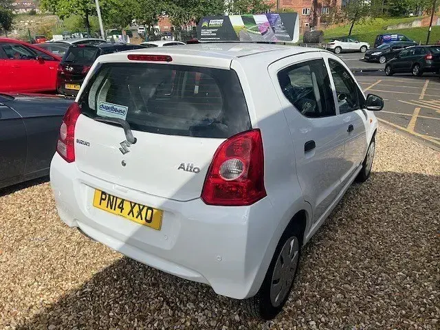 Używany Suzuki Alto 68 KM (50 kW) 2014 Biały Hatchback