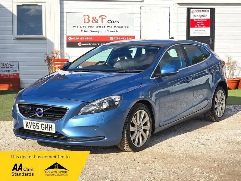 Used Volvo V40 SE Lux 150 HP (110 kW) 2015 Blue Hatchback