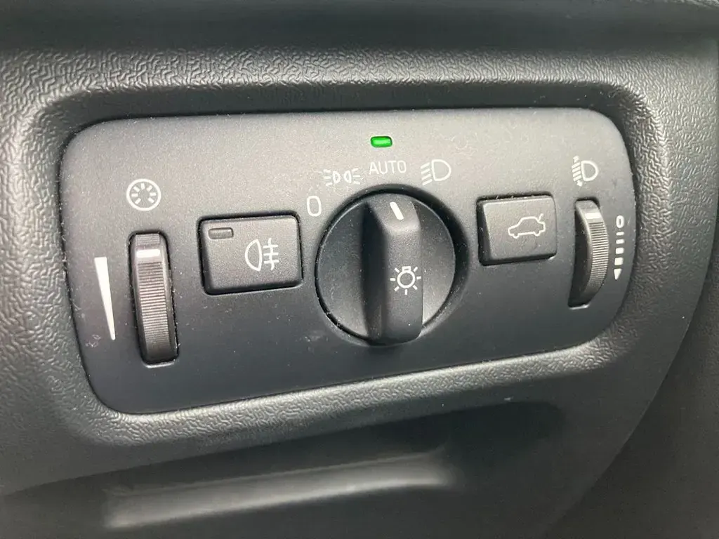 Gebraucht Volvo V40 SE 2015 Grau Kleinwagen