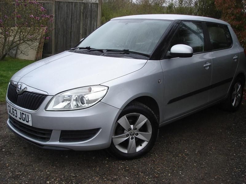 Begagnad Skoda Fabia SE 2014 Silver Halvkombi