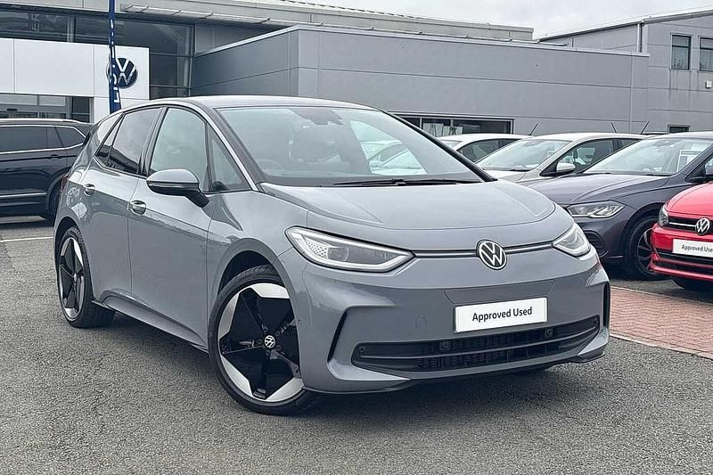Moonstone grey Used 2025 VW ID.3 Pro Hatchback | £29,961 - Image 1/4
