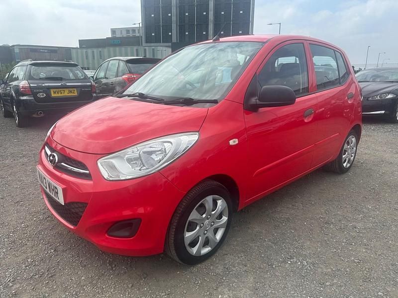 Used Hyundai i10 Classic 85 HP (62 kW) 2013 Red Hatchback