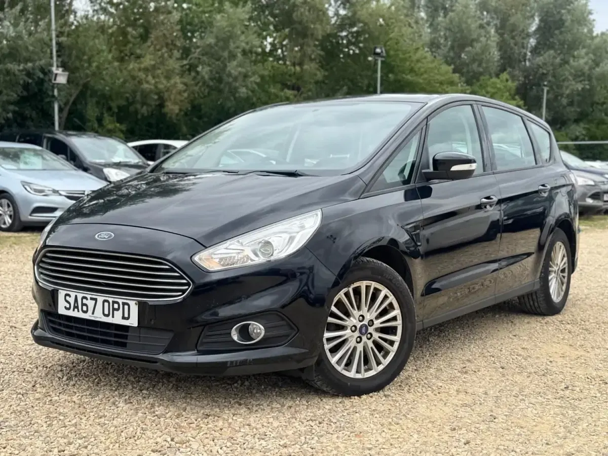 Usado Ford S-MAX Zetec 150 HP (110 kW) 2017 Preto Monovolume