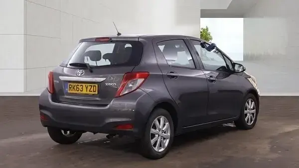 Used Toyota Yaris 90 HP (66 kW) 2013 Grey Hatchback
