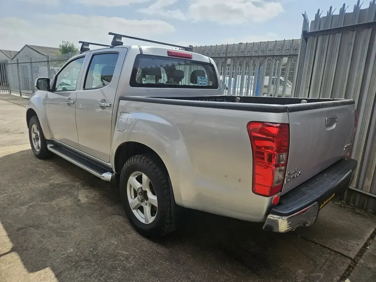 Used Isuzu D-Max 2013 Silver Pickup