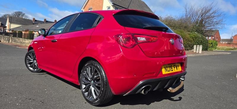 Used Alfa Romeo Giulietta Super 2016 Red Hatchback