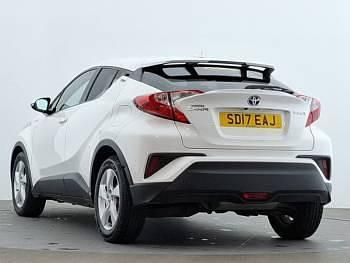 Used Toyota C-HR 122 HP (89 kW) 2017 White SUV
