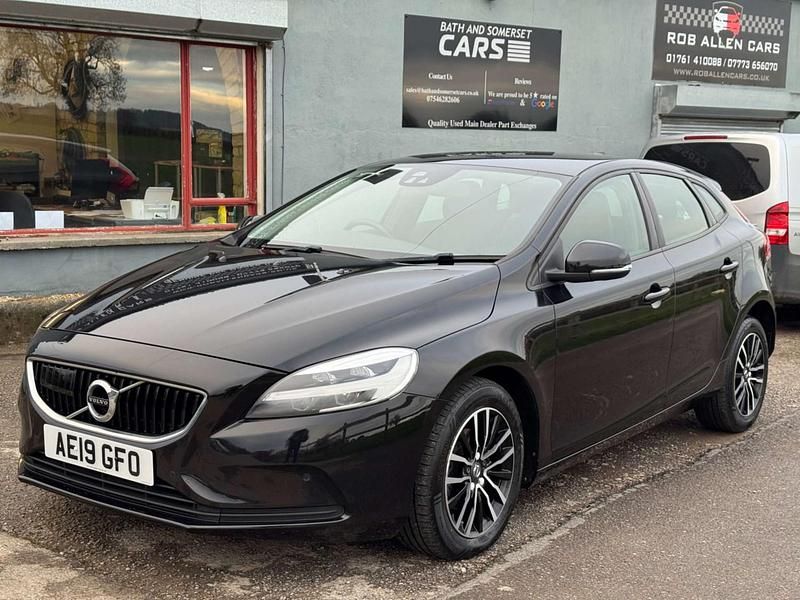 Used Volvo V40 Momentum 120 HP (88 kW) 2019 Black Hatchback
