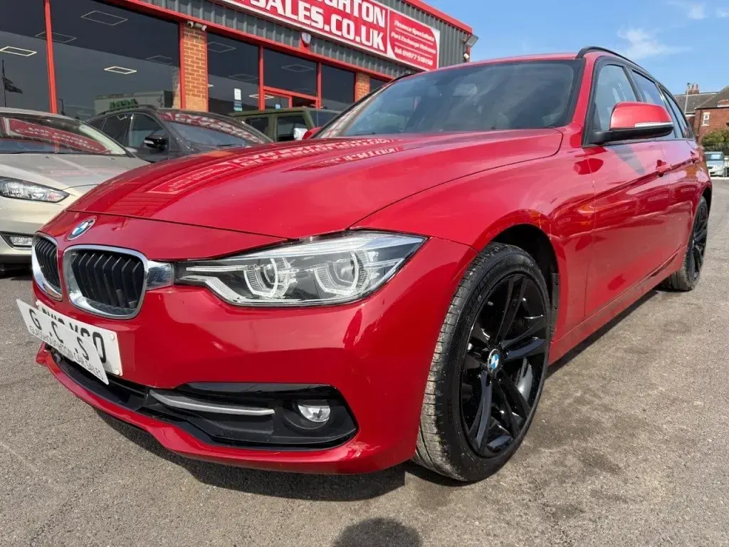 Begagnad BMW 318 Sport Line 2018 Röd Kombi