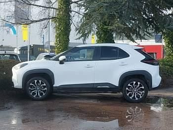 Used Toyota Yaris Hybrid Design 116 HP (85 kW) 2022 White Estate