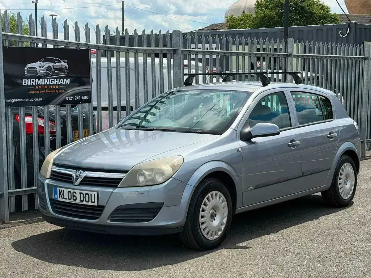 Used Vauxhall Astra 90 HP (66 kW) 2006 Silver Hatchback