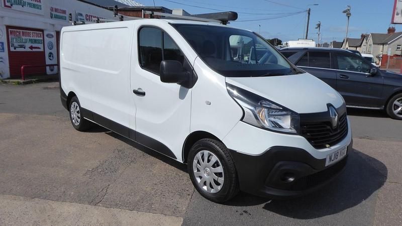 Używany Renault Trafic Business 120 KM (88 kW) 2018 Biały Minivan